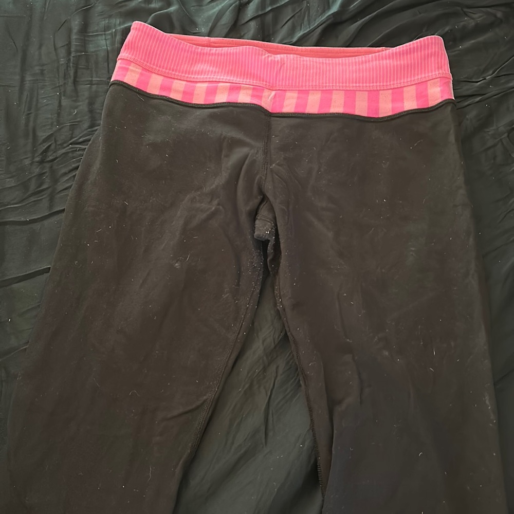 Pink & black low rise Lululemon leggings (8)